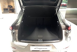 harmaa Porsche Cayenne 2025 kuva 26.