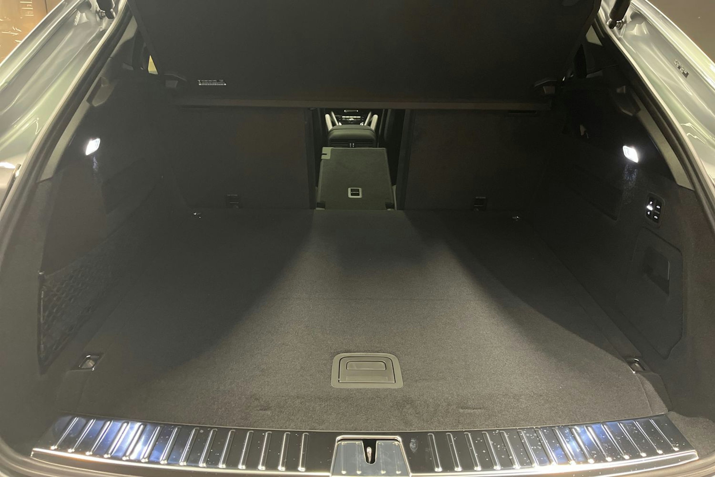 harmaa Porsche Cayenne 2025 kuva 27.