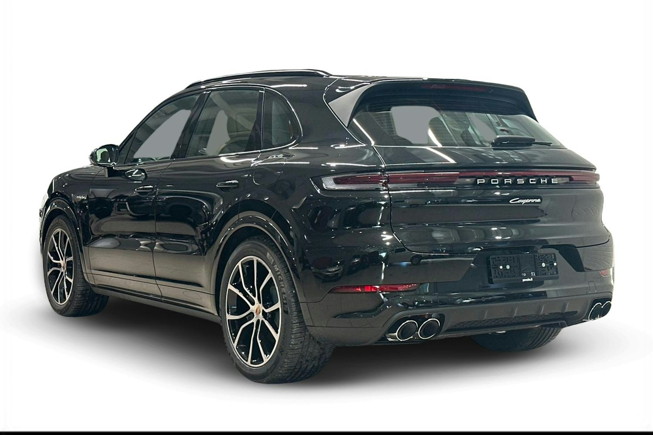 musta Porsche Cayenne 2025 kuva 2.