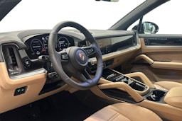 musta Porsche Cayenne 2025 kuva 6.