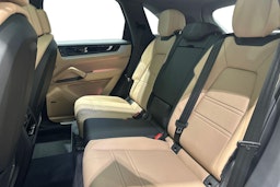 musta Porsche Cayenne 2025 kuva 8.