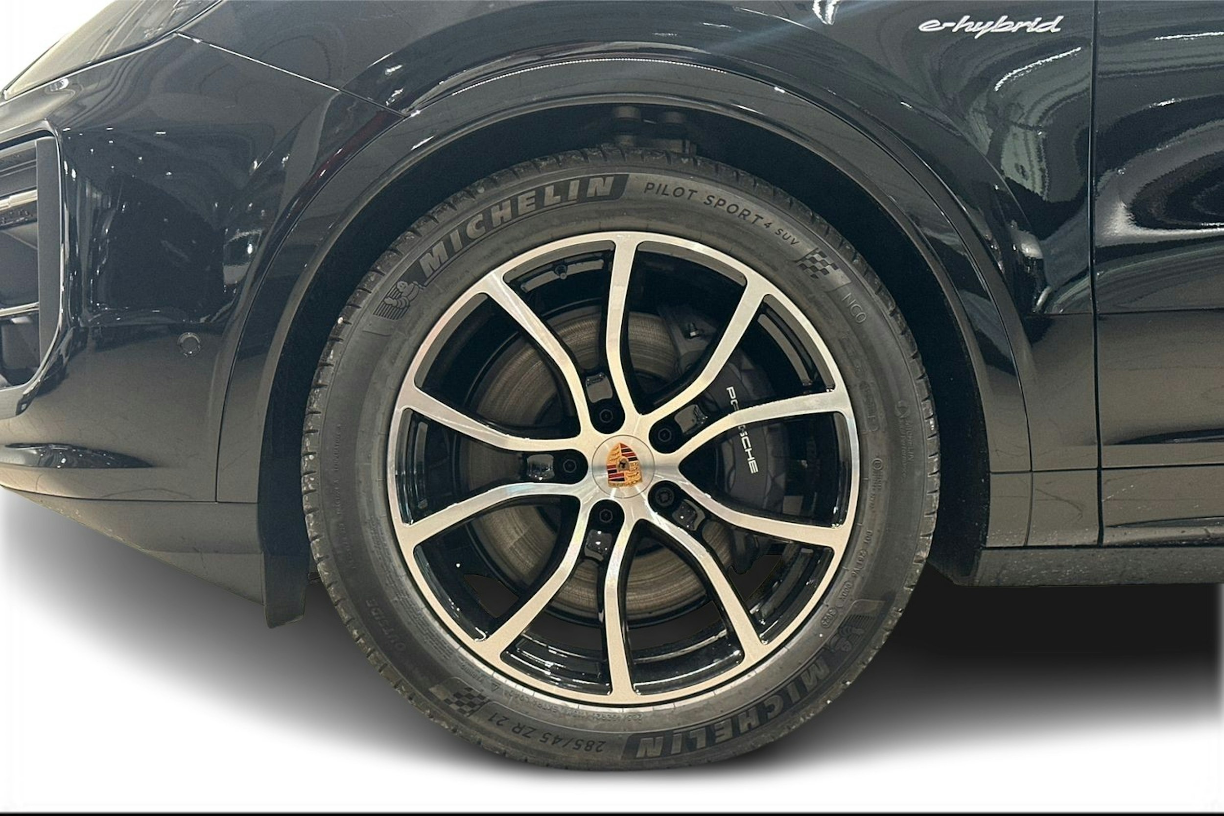 musta Porsche Cayenne 2025 kuva 9.