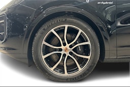 musta Porsche Cayenne 2025 kuva 9.