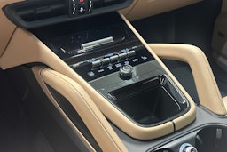 musta Porsche Cayenne 2025 kuva 14.