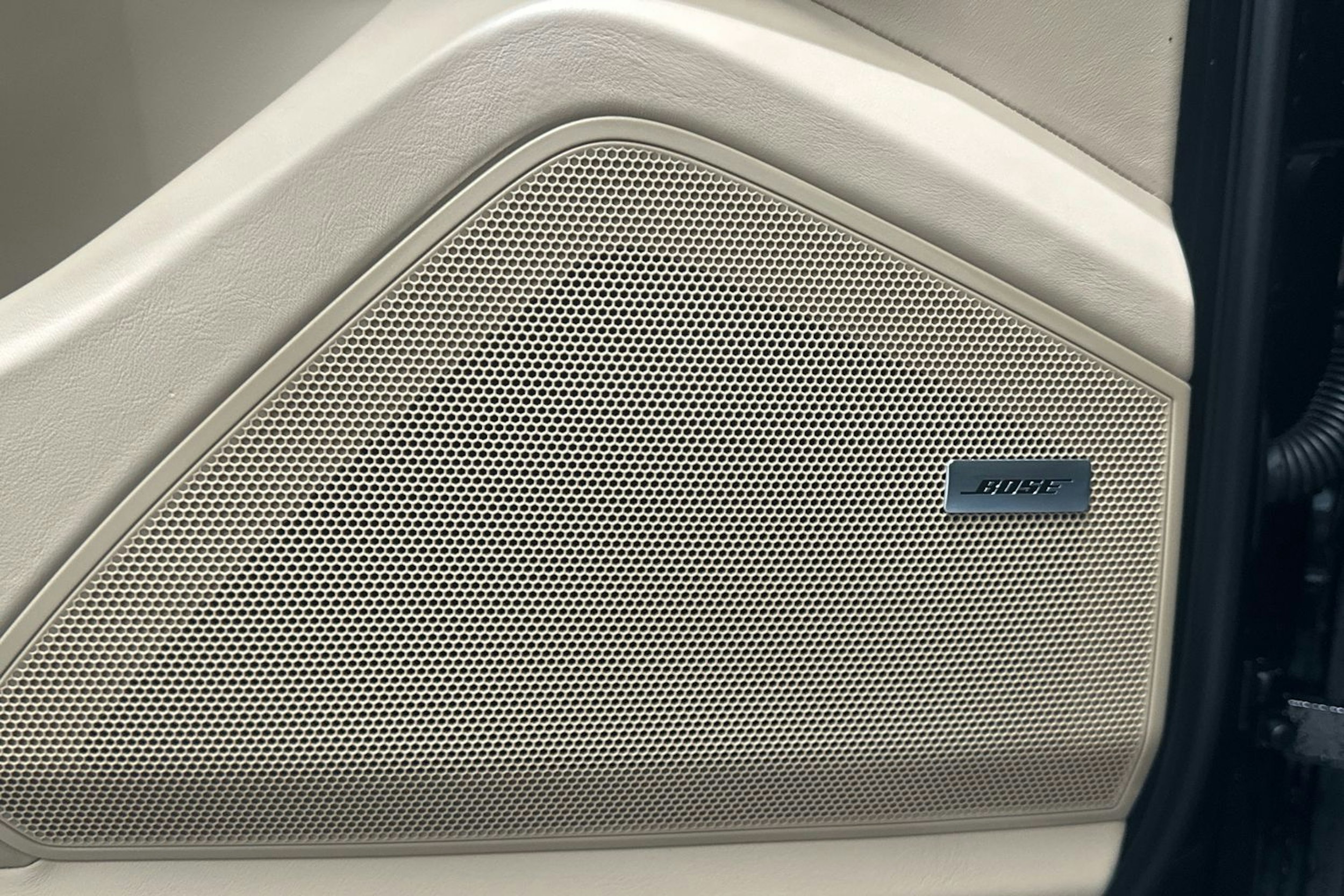 musta Porsche Cayenne 2025 kuva 16.