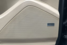 musta Porsche Cayenne 2025 kuva 16.