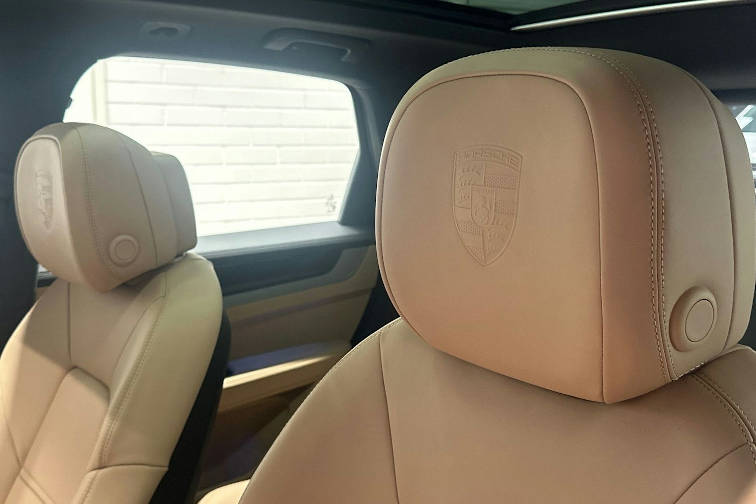 musta Porsche Cayenne 2025 kuva 18.