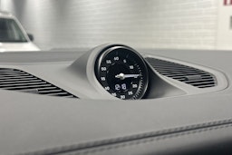 musta Porsche Cayenne 2025 kuva 19.