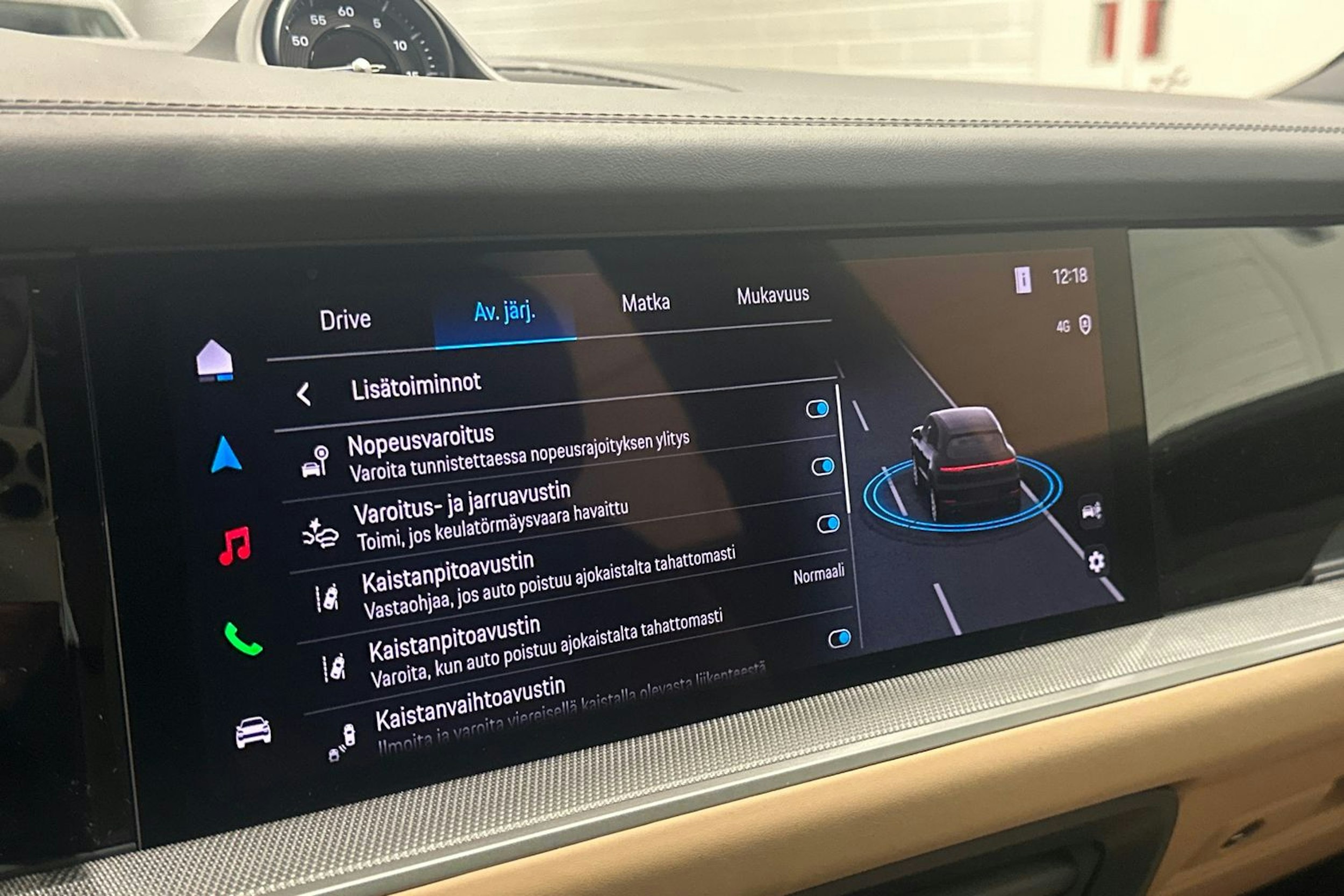 musta Porsche Cayenne 2025 kuva 21.