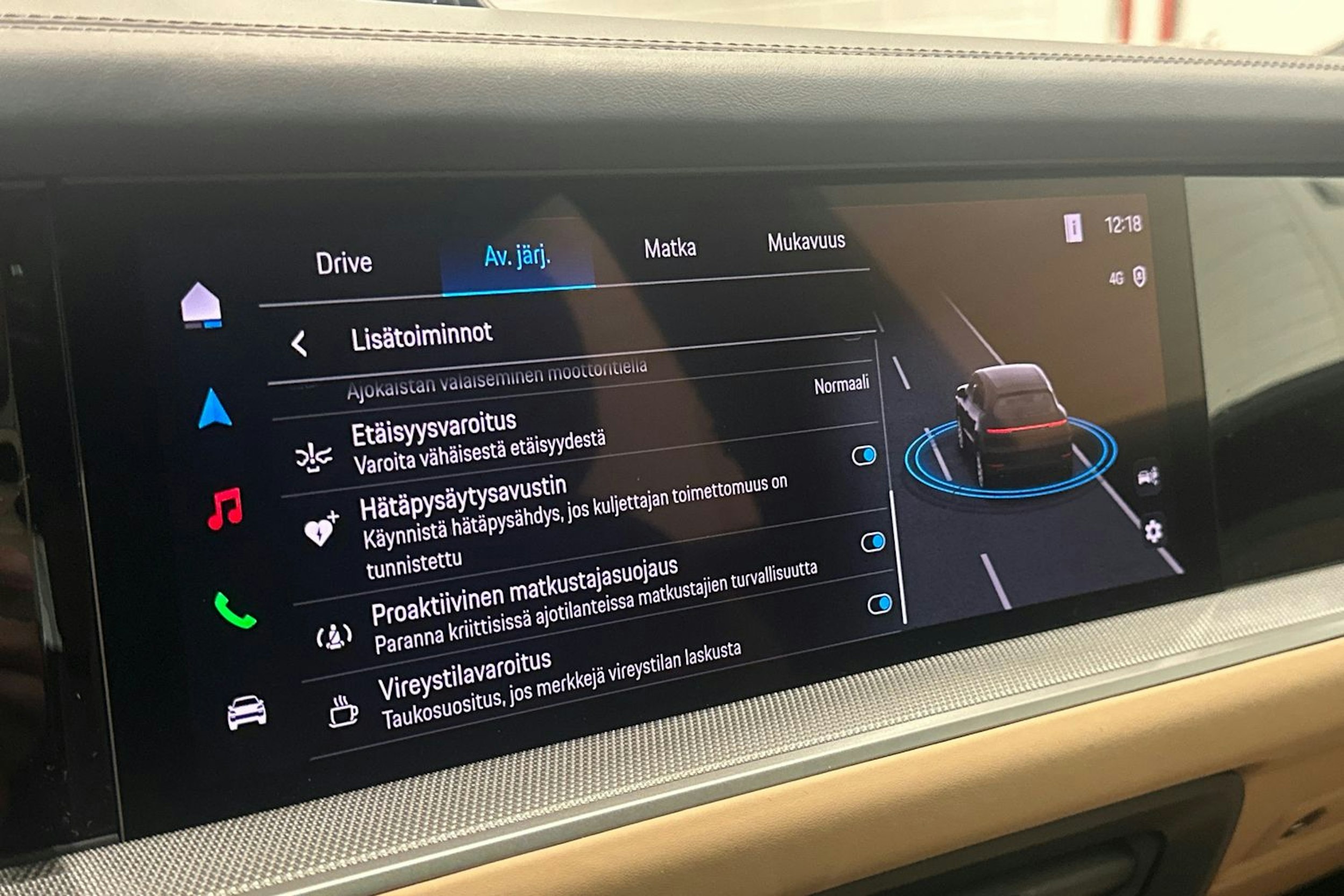 musta Porsche Cayenne 2025 kuva 22.