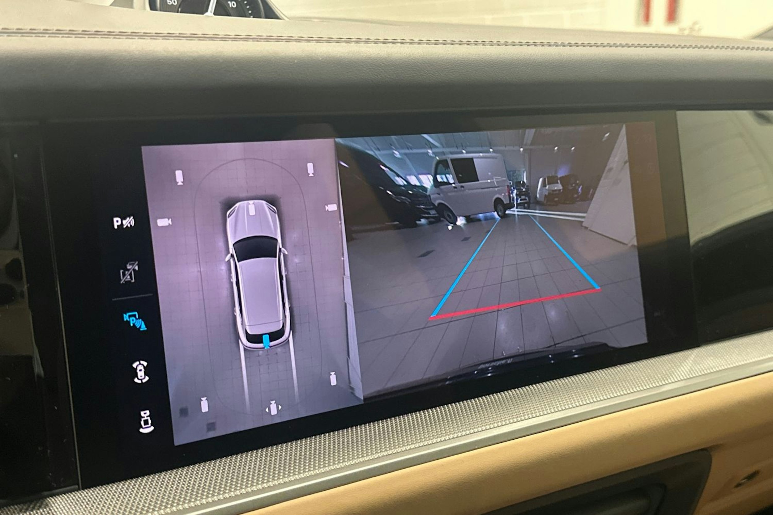 musta Porsche Cayenne 2025 kuva 23.