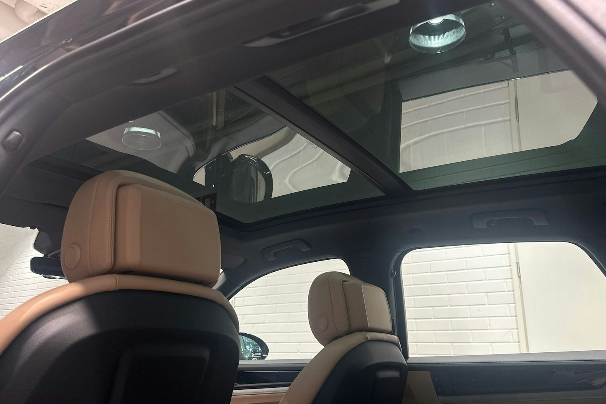 musta Porsche Cayenne 2025 kuva 24.