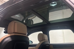 musta Porsche Cayenne 2025 kuva 24.