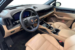 harmaa Porsche Cayenne 2025 kuva 6.
