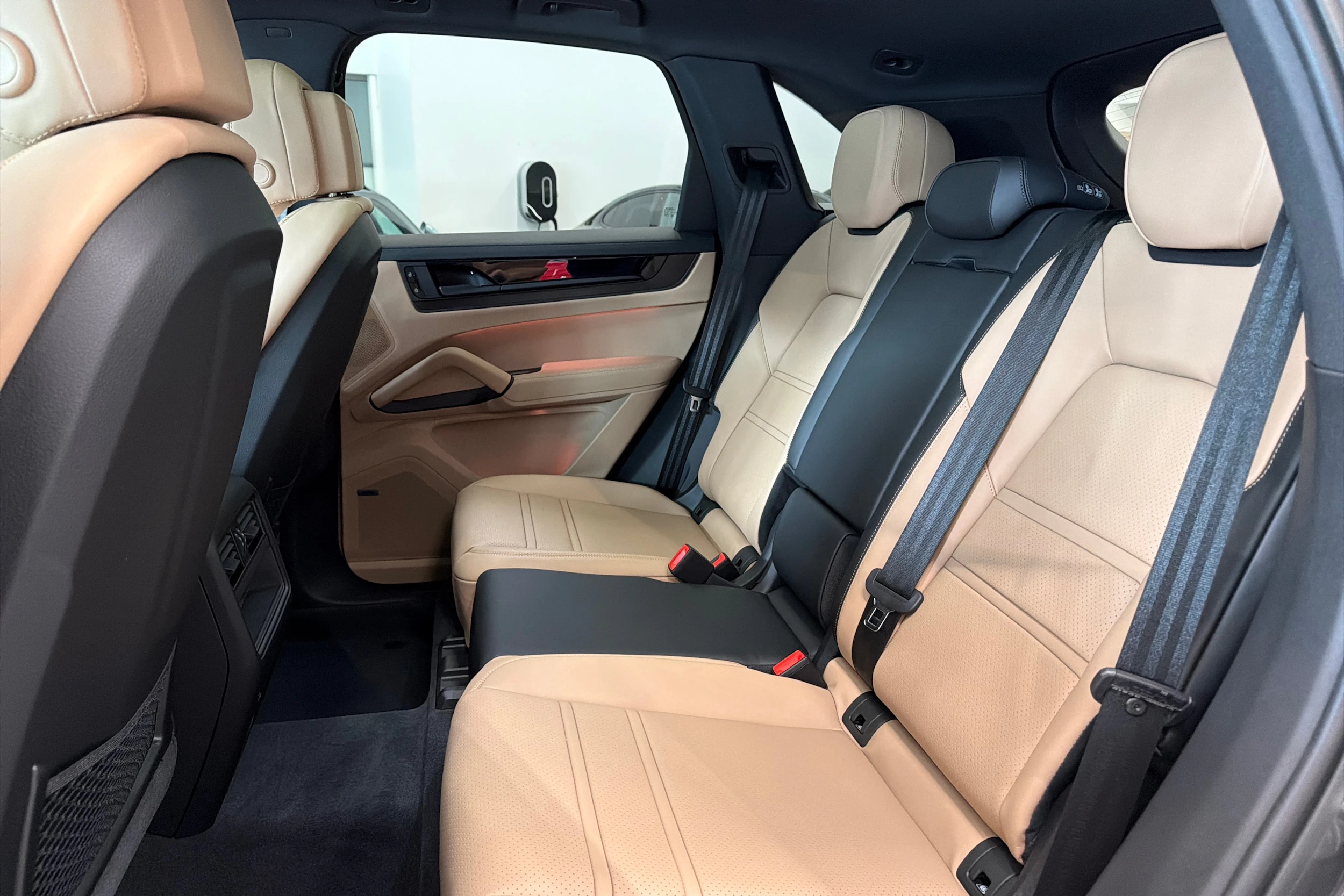 harmaa Porsche Cayenne 2025 kuva 10.