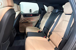 harmaa Porsche Cayenne 2025 kuva 10.