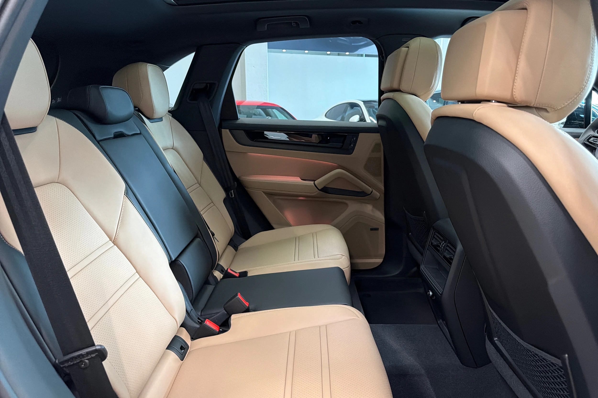 harmaa Porsche Cayenne 2025 kuva 11.