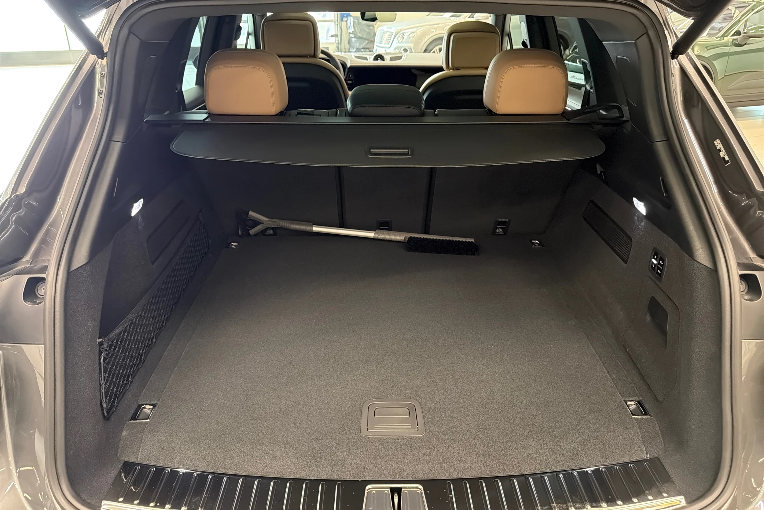 harmaa Porsche Cayenne 2025 kuva 13.