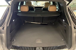 harmaa Porsche Cayenne 2025 kuva 13.