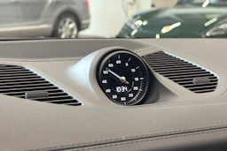 harmaa Porsche Cayenne 2025 kuva 20.
