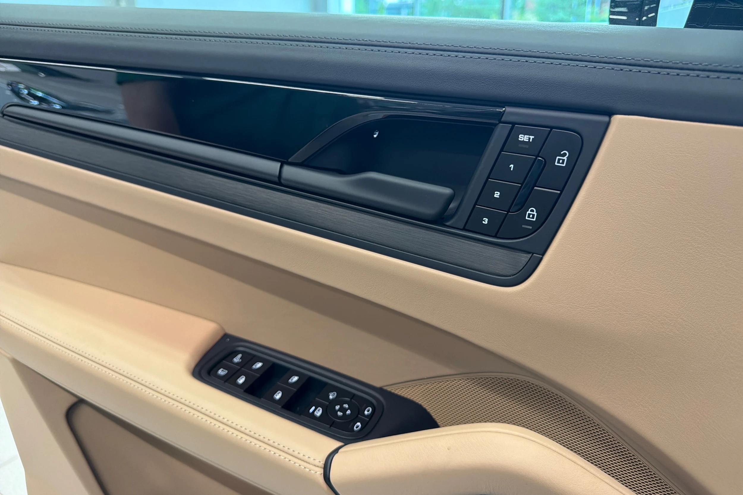 harmaa Porsche Cayenne 2025 kuva 21.