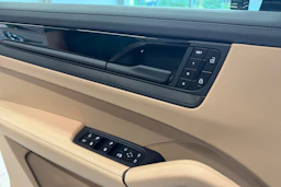 harmaa Porsche Cayenne 2025 kuva 21.