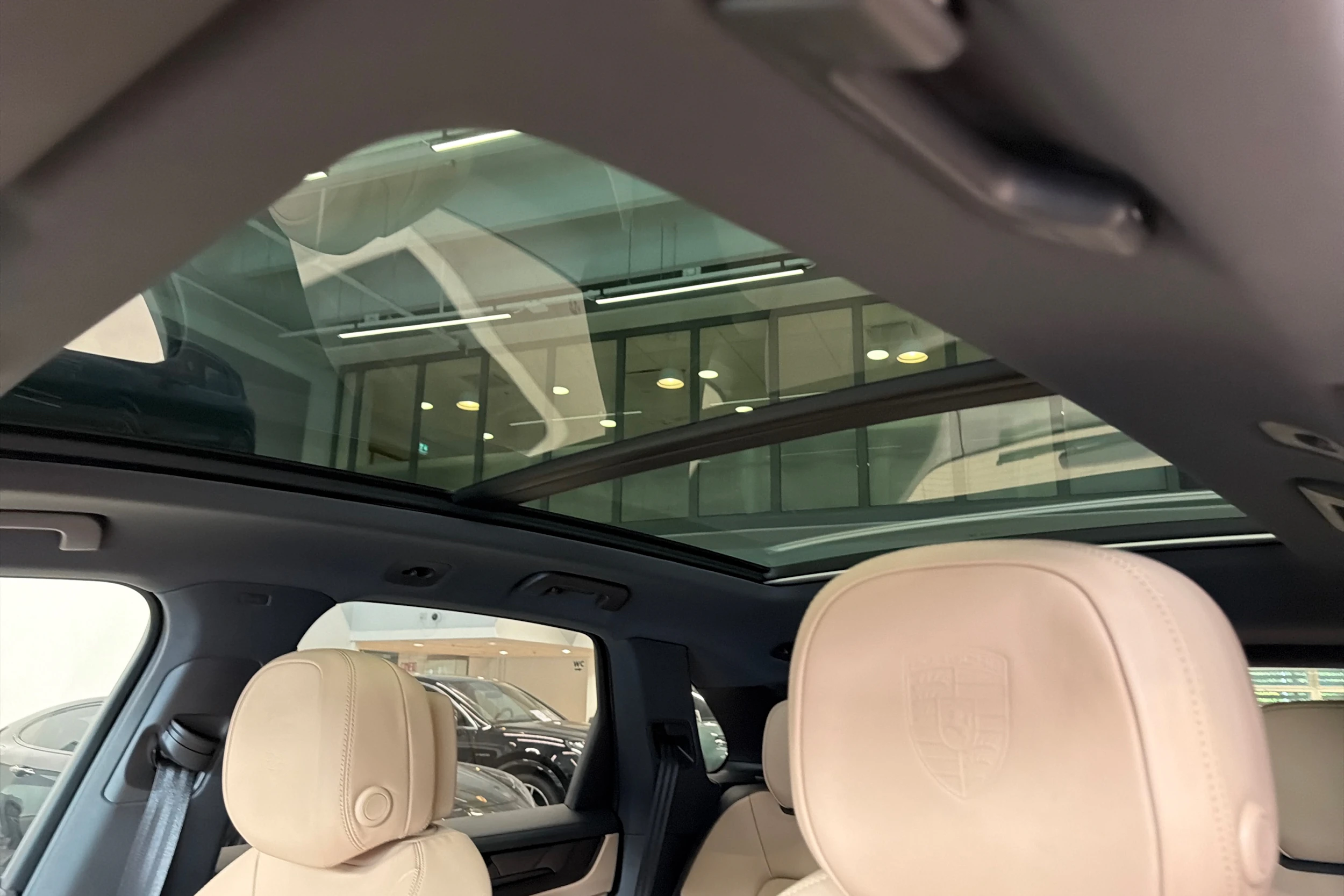 harmaa Porsche Cayenne 2025 kuva 23.