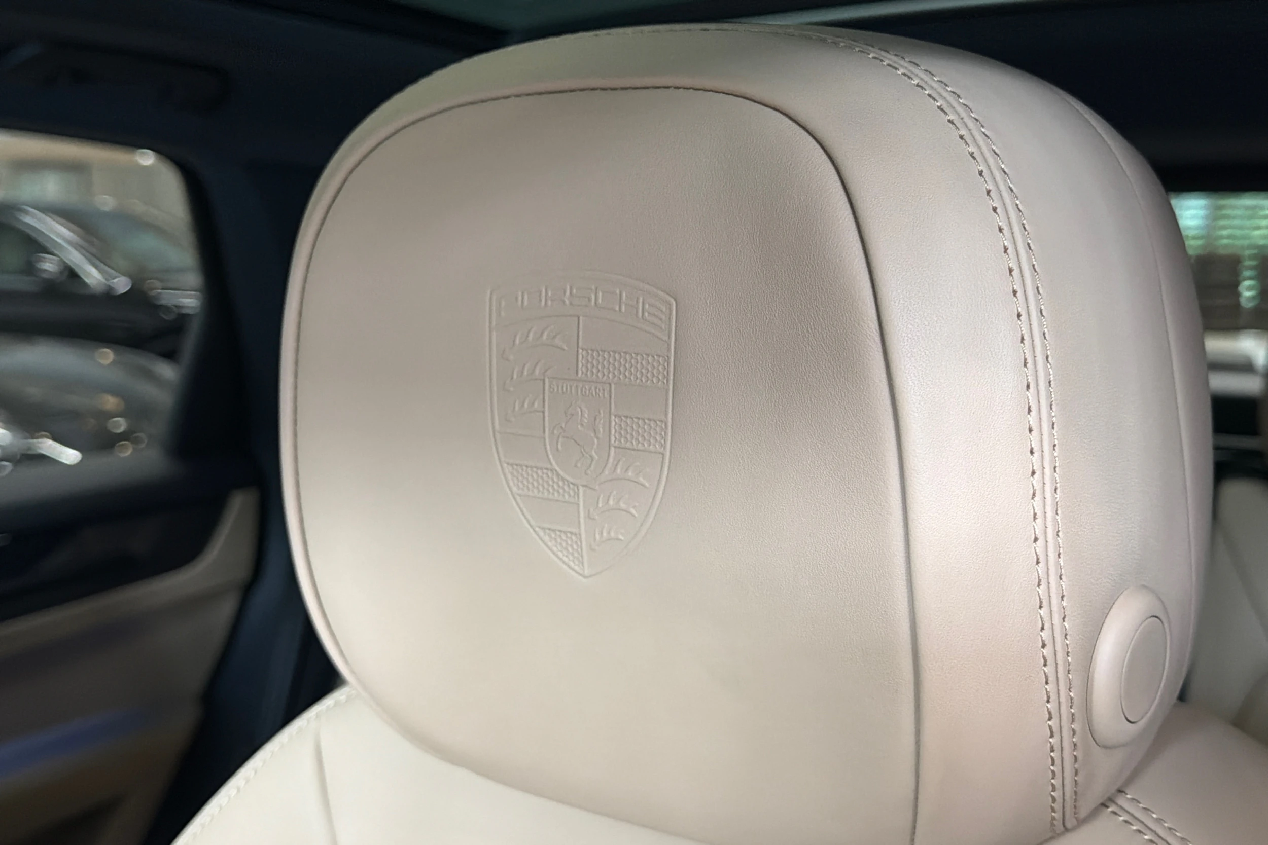 harmaa Porsche Cayenne 2025 kuva 24.