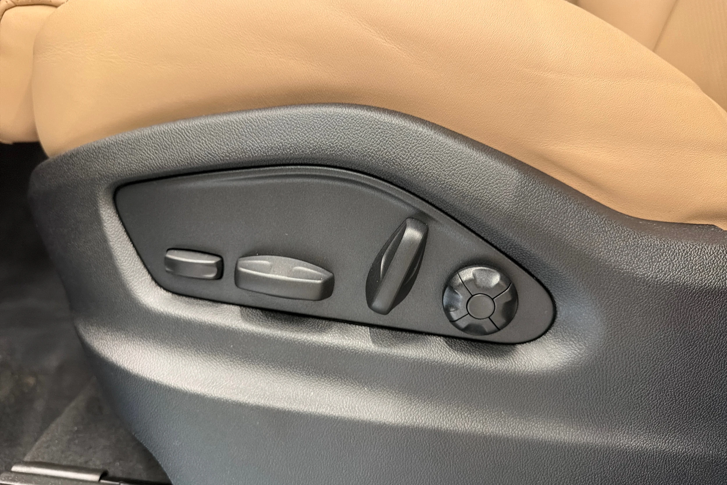harmaa Porsche Cayenne 2025 kuva 25.