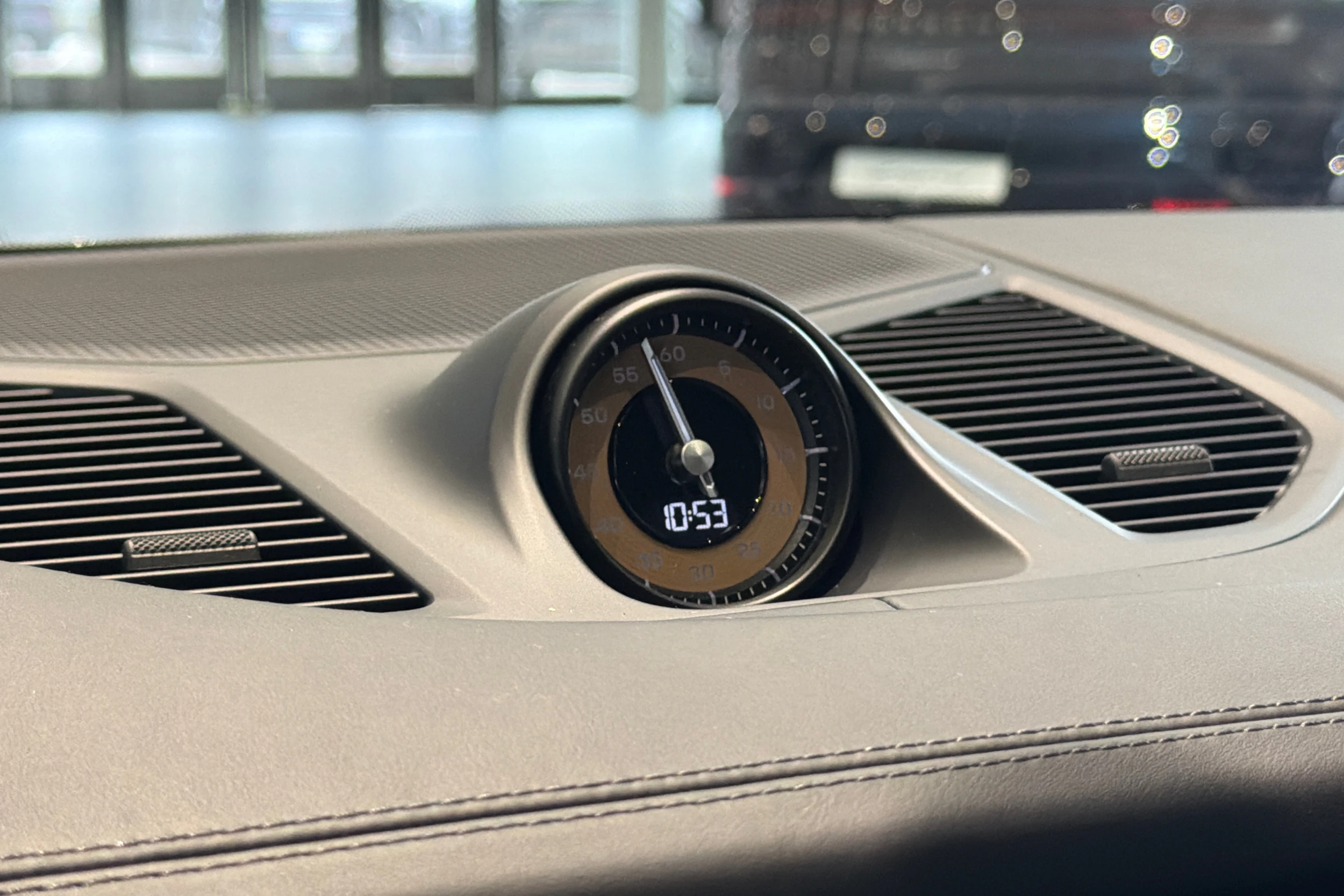 ruskea (beige) Porsche Cayenne 2025 kuva 16.