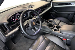 Valkoinen Porsche Cayenne 2025 kuva 6.