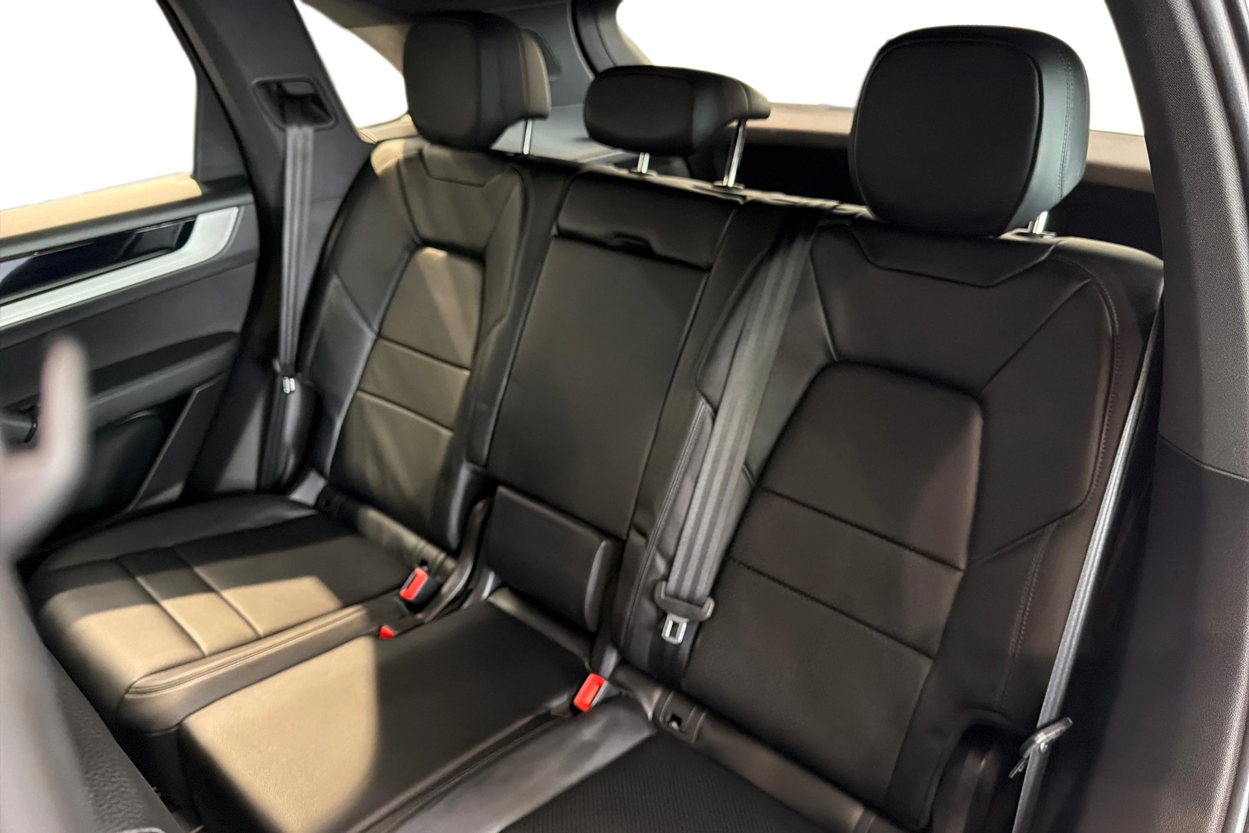 Valkoinen Porsche Cayenne 2025 kuva 8.