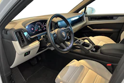 valkoinen Porsche Cayenne 2025 kuva 7.