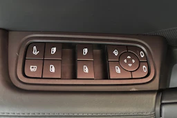 valkoinen Porsche Cayenne 2025 kuva 12.