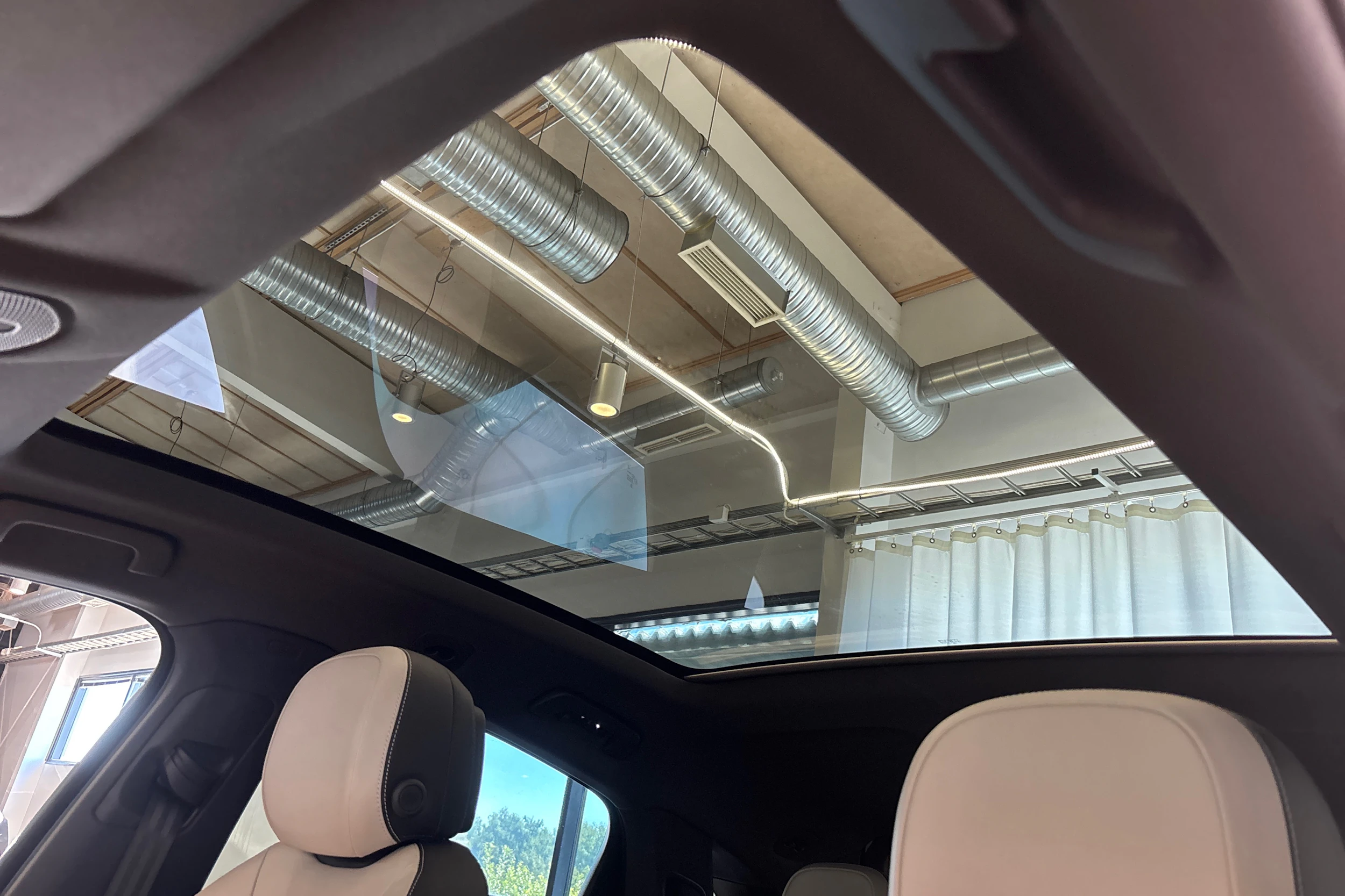 valkoinen Porsche Cayenne 2025 kuva 16.
