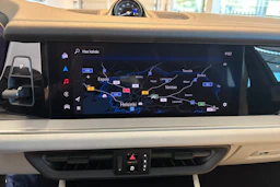 valkoinen Porsche Cayenne 2025 kuva 17.