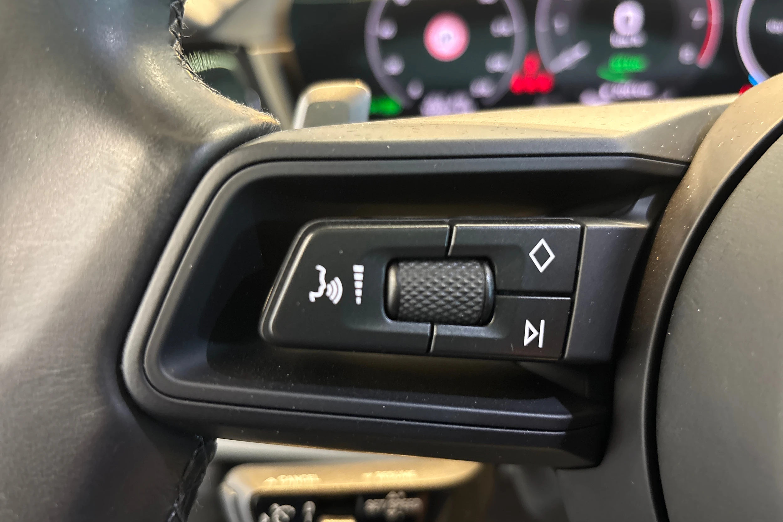 valkoinen Porsche Cayenne 2025 kuva 20.