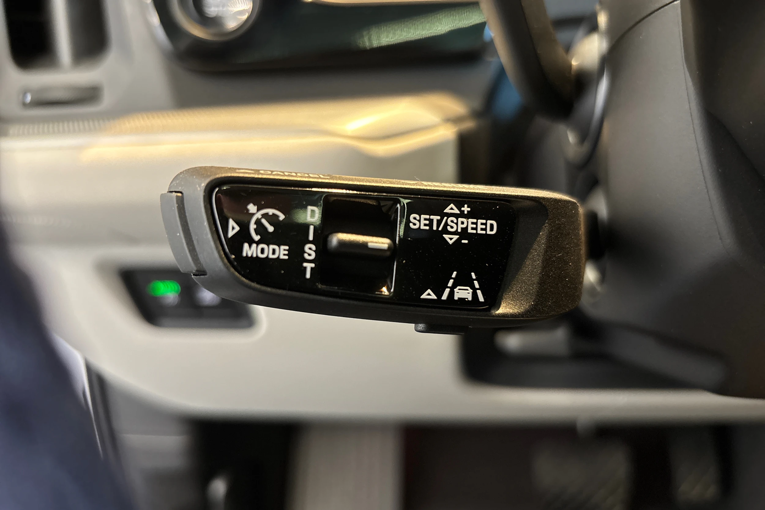 valkoinen Porsche Cayenne 2025 kuva 21.