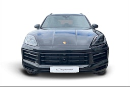 musta Porsche Cayenne 2025 kuva 4.