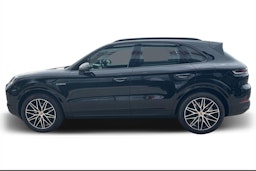 musta Porsche Cayenne 2025 kuva 5.