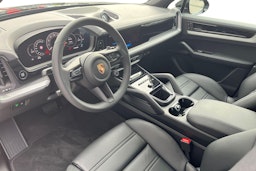 musta Porsche Cayenne 2025 kuva 6.