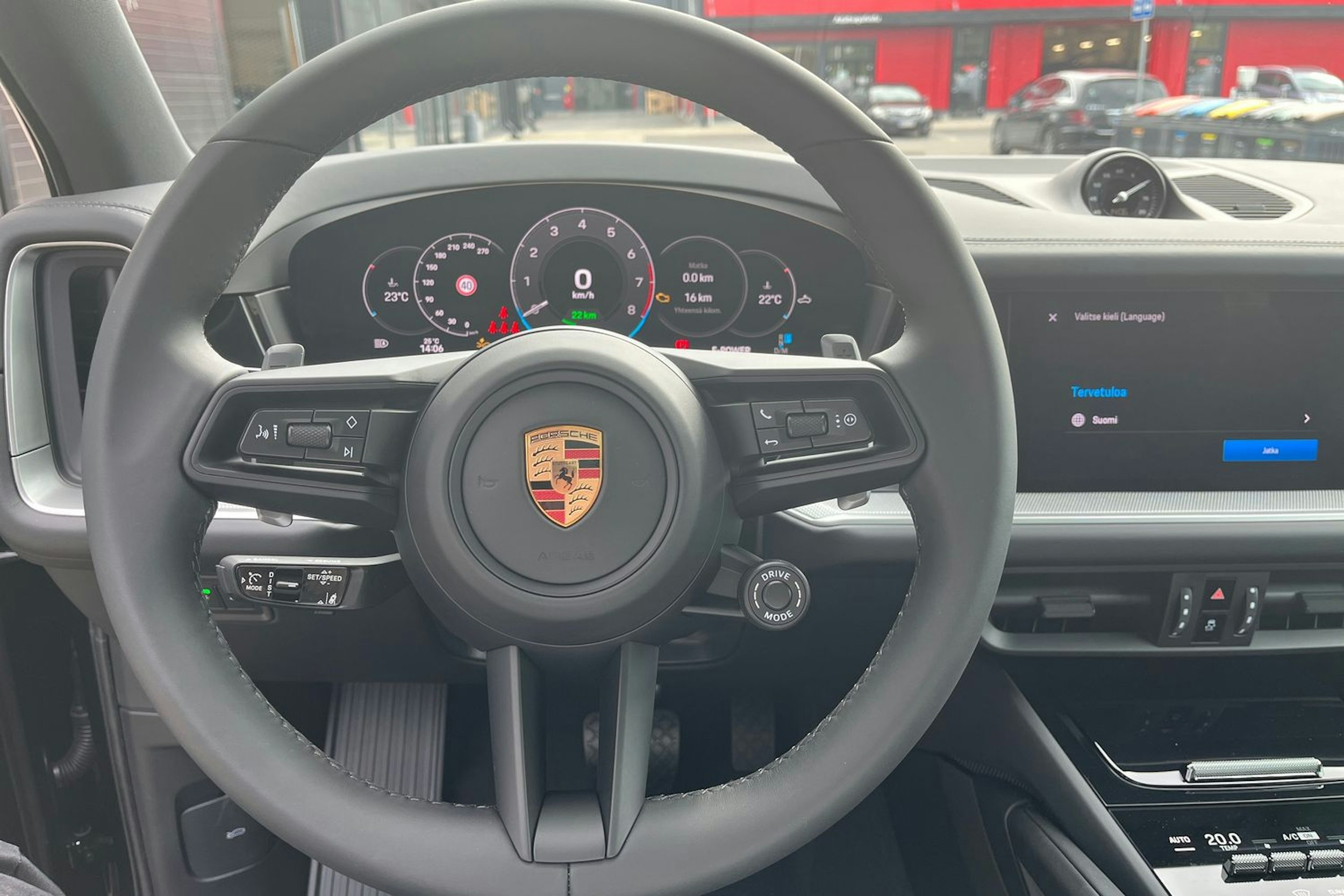 musta Porsche Cayenne 2025 kuva 12.
