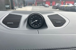 musta Porsche Cayenne 2025 kuva 13.