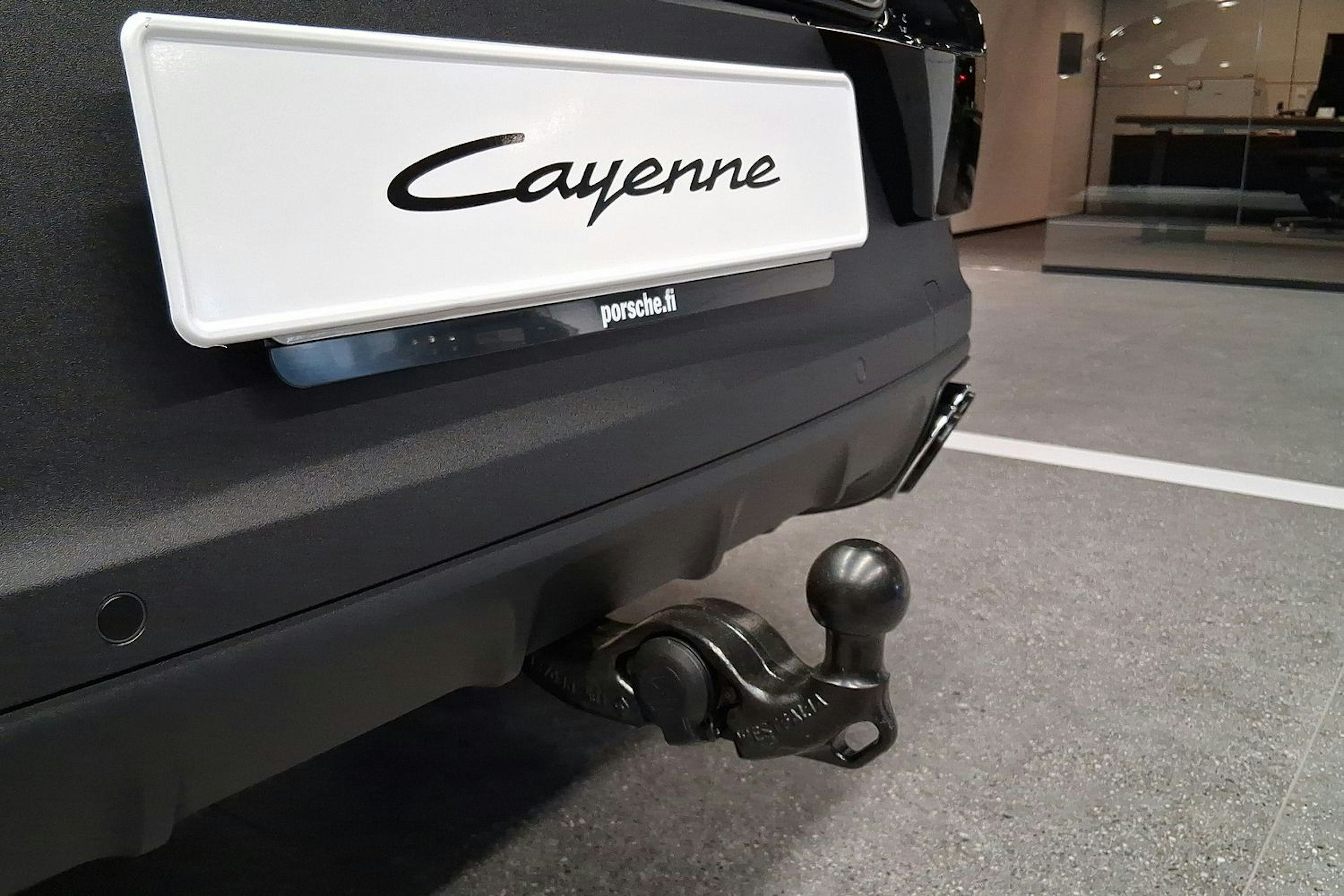 musta Porsche Cayenne 2025 kuva 24.