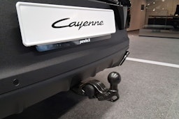 musta Porsche Cayenne 2025 kuva 24.