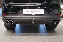 musta Porsche Cayenne 2025 kuva 26.