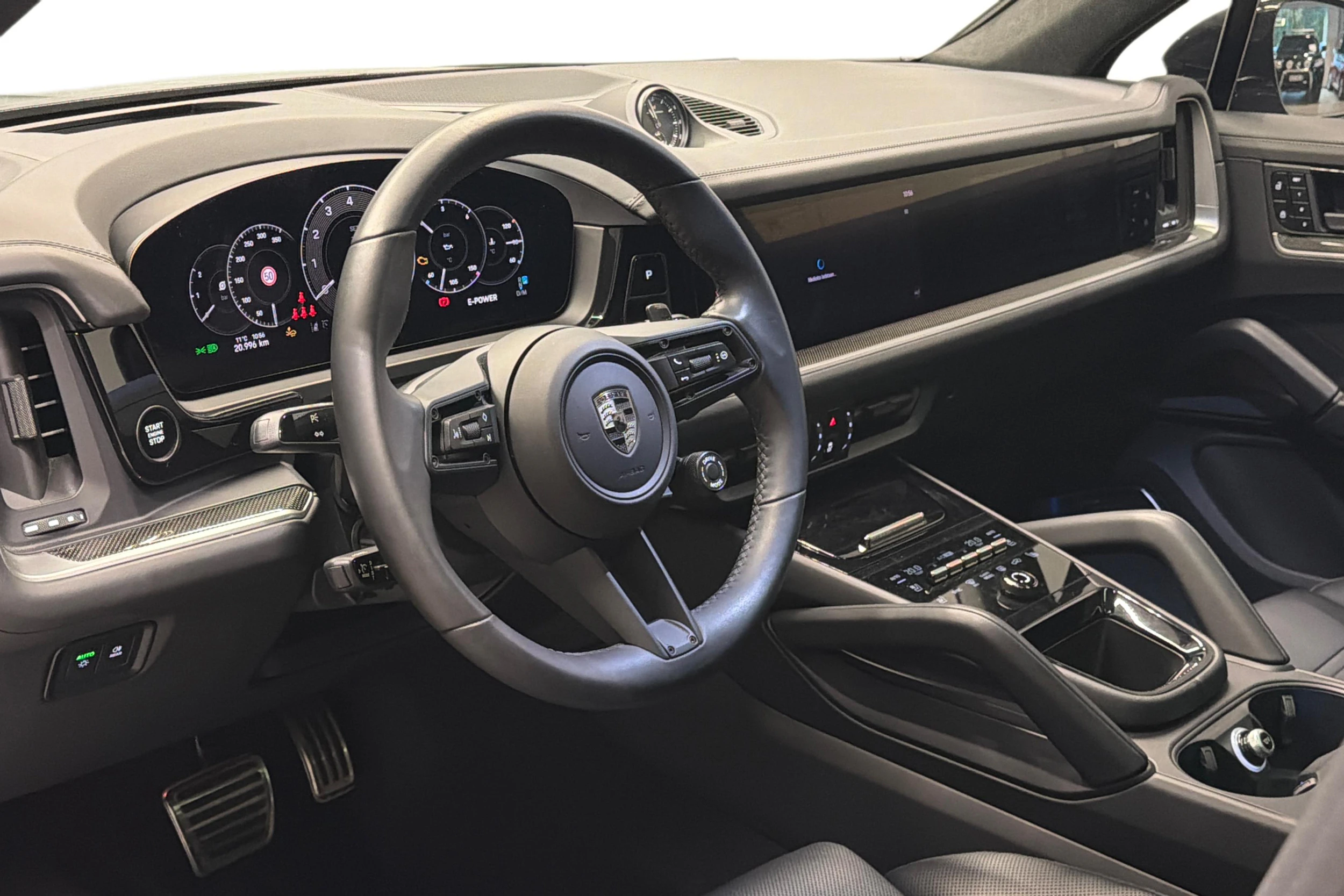 musta Porsche Cayenne 2025 kuva 6.