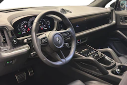 musta Porsche Cayenne 2025 kuva 6.