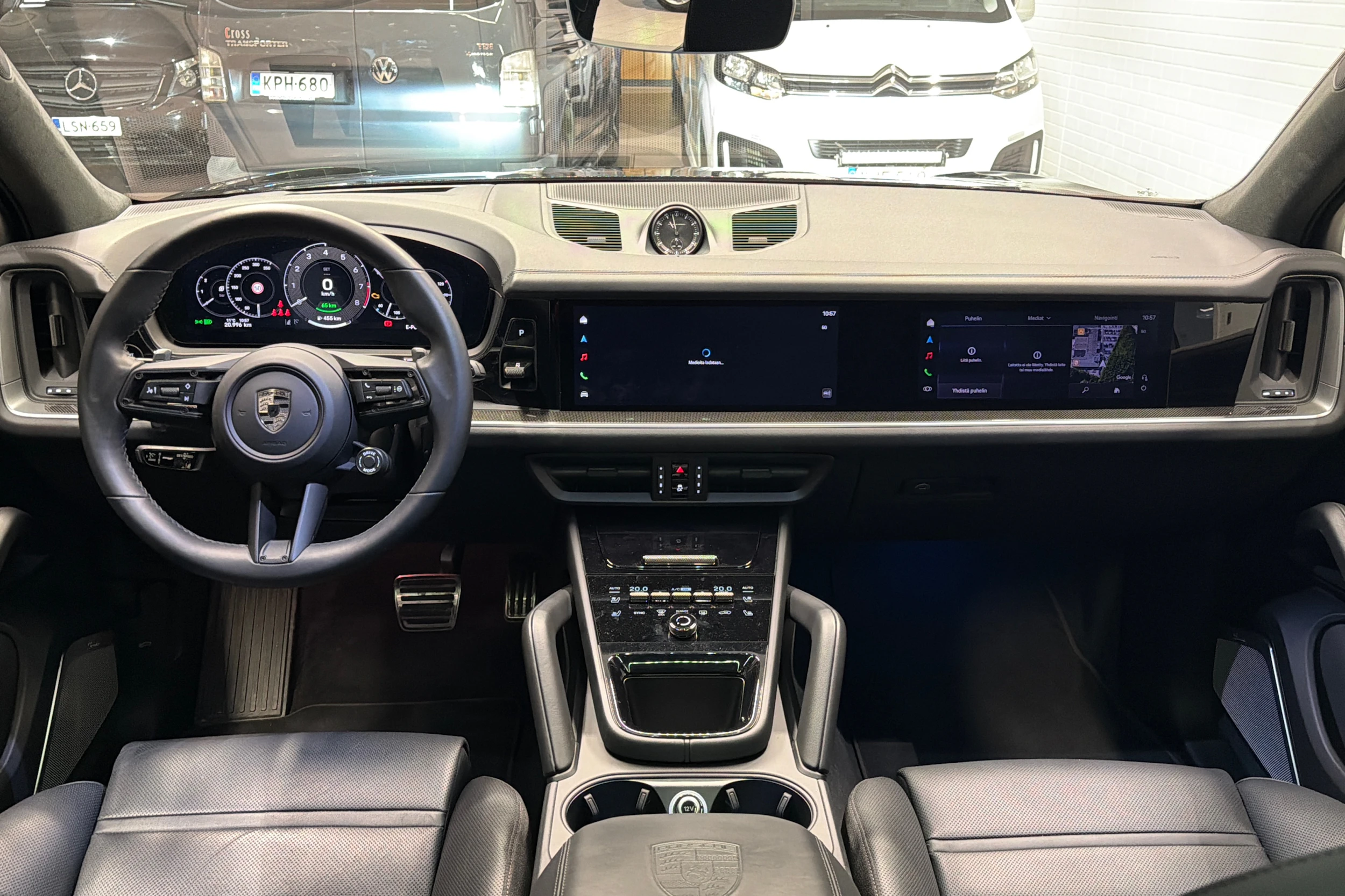 musta Porsche Cayenne 2025 kuva 9.