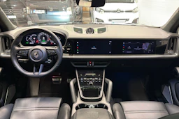 musta Porsche Cayenne 2025 kuva 9.